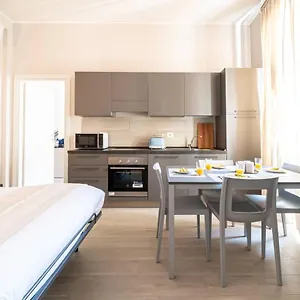 https://easylife-accogliente-residenza-a-due-passi-dal-duomo.italymilanhotels.net